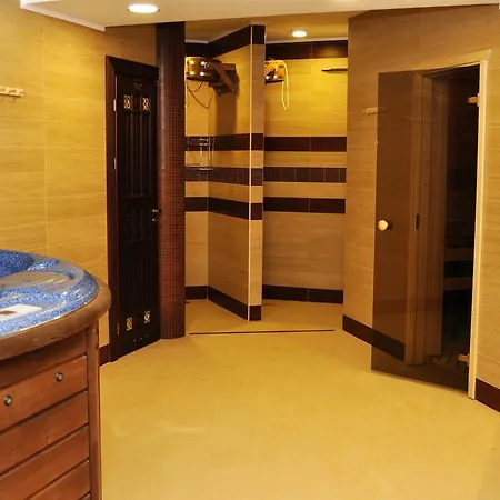 Status Hotel 3*
