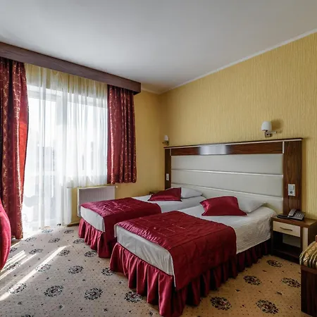 Status Hotel 3*
