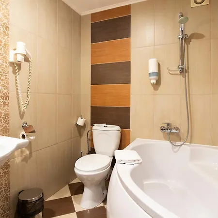Status Hotel 3*