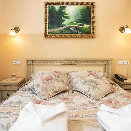 Status Hotel