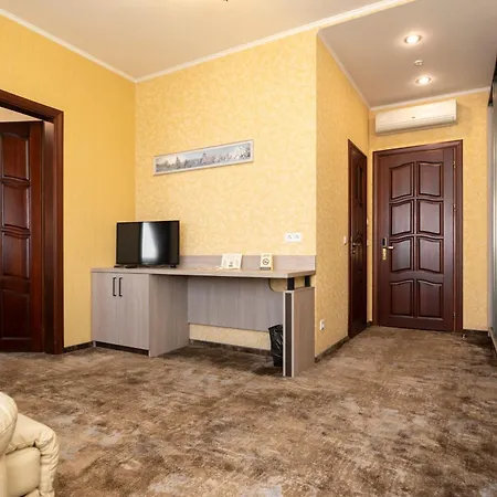 Status Hotel 3*