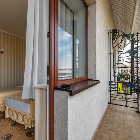 Hotel Status Malekhuv