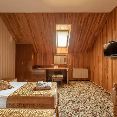 Status Hotel 3*