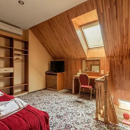 Status Hotel 3*