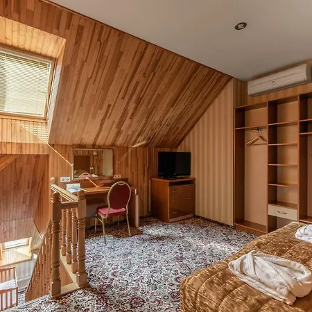 Status Hotel 3*